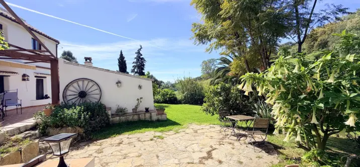 Venta de finca - cortijo en Casares 1