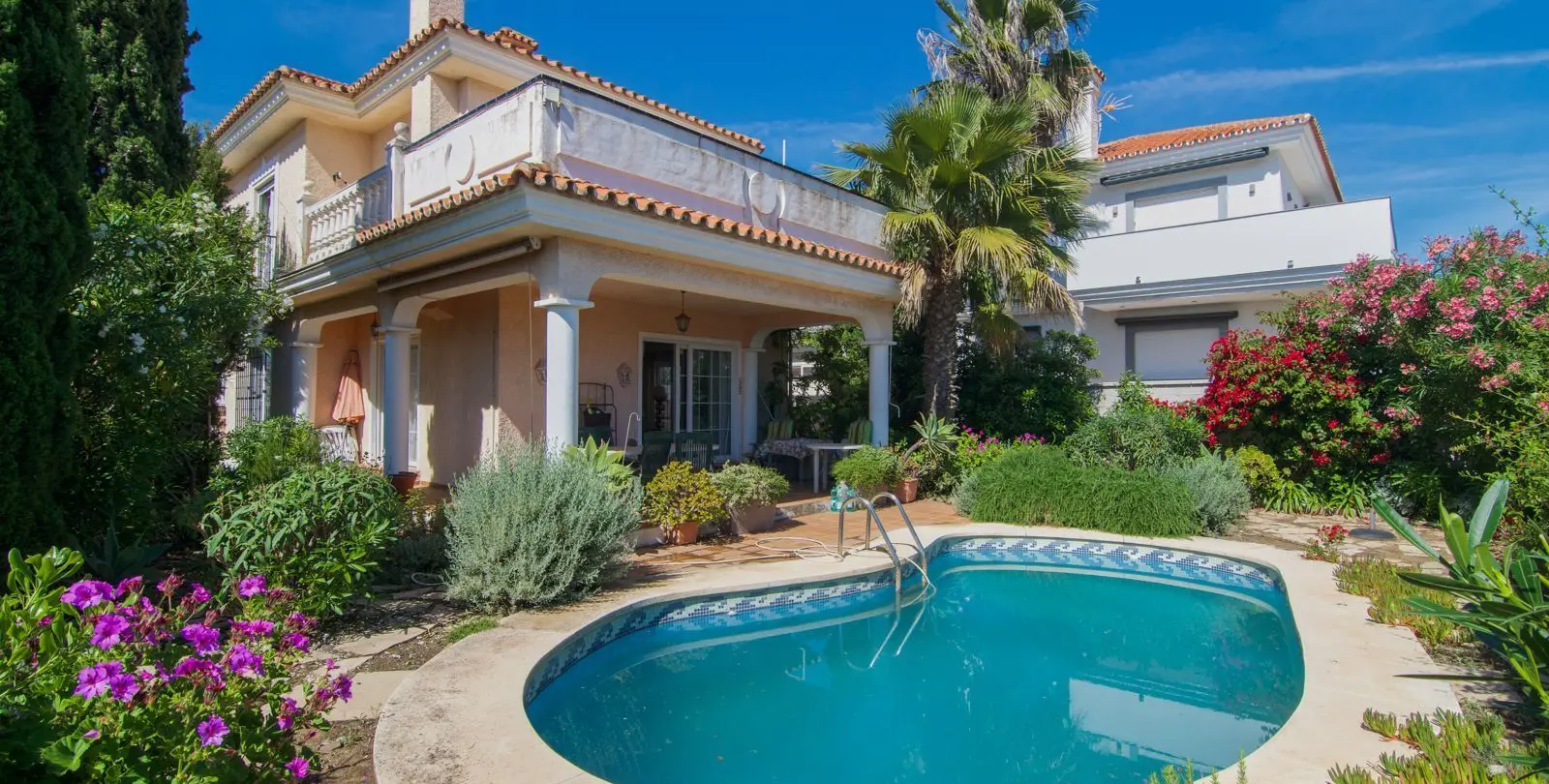 Sale of detached villa in Fuengirola 1