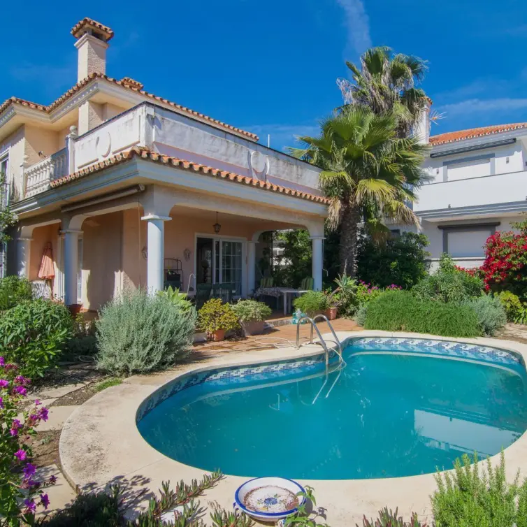 Sale of detached villa in Fuengirola