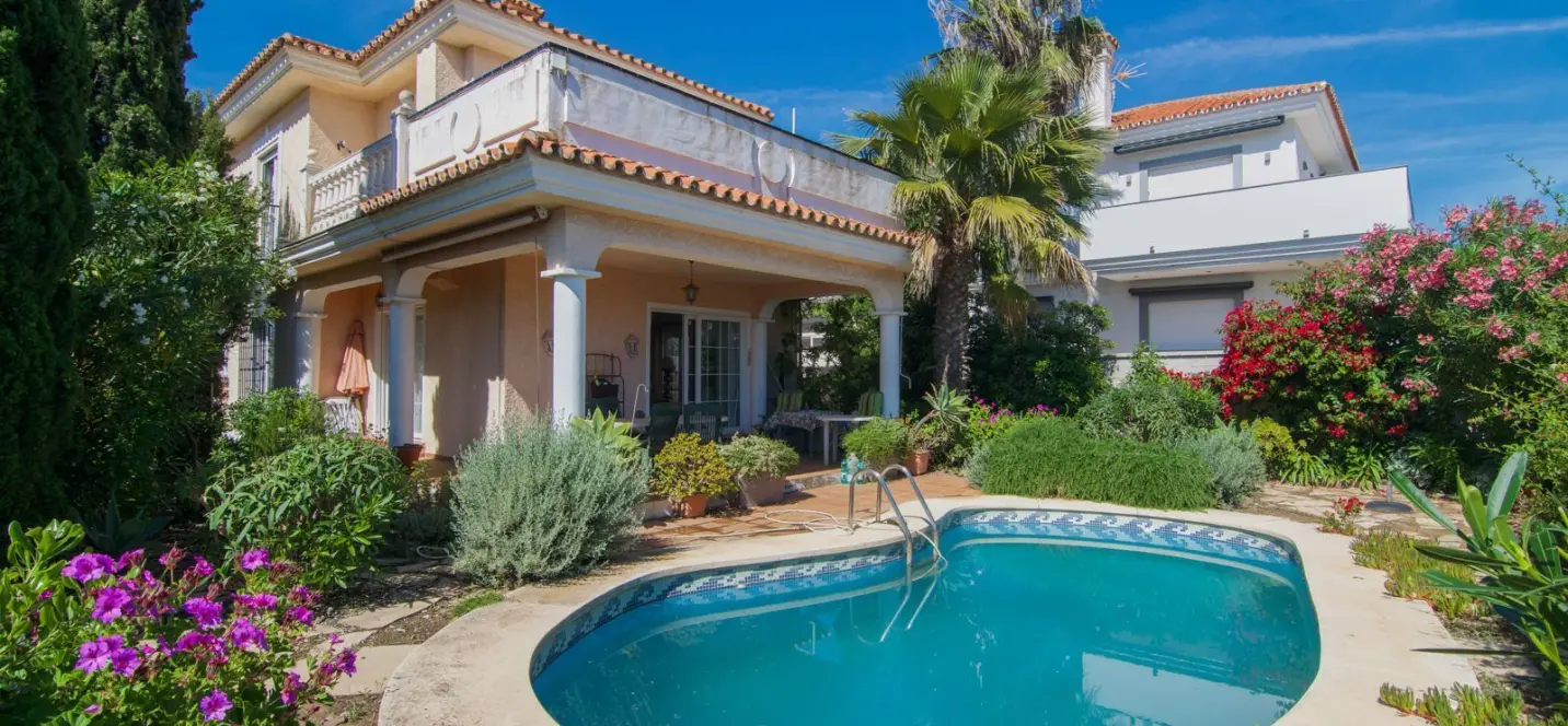 Sale of detached villa in Fuengirola 0