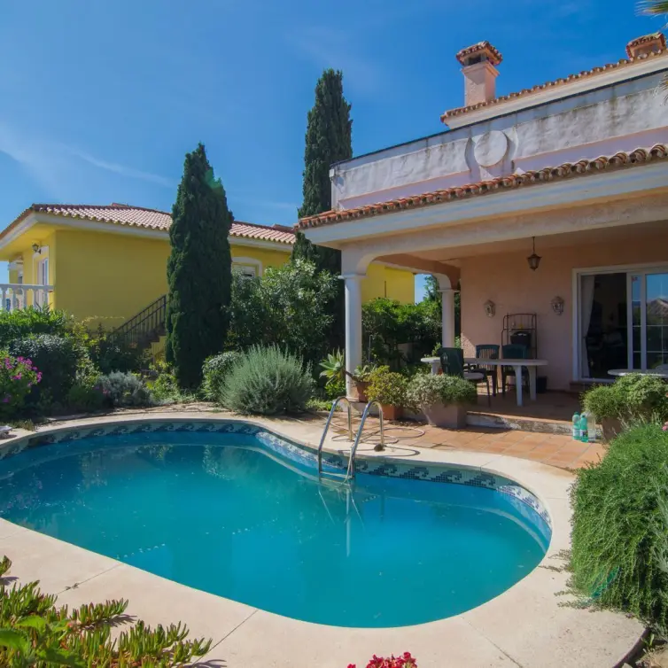 Sale of detached villa in Fuengirola