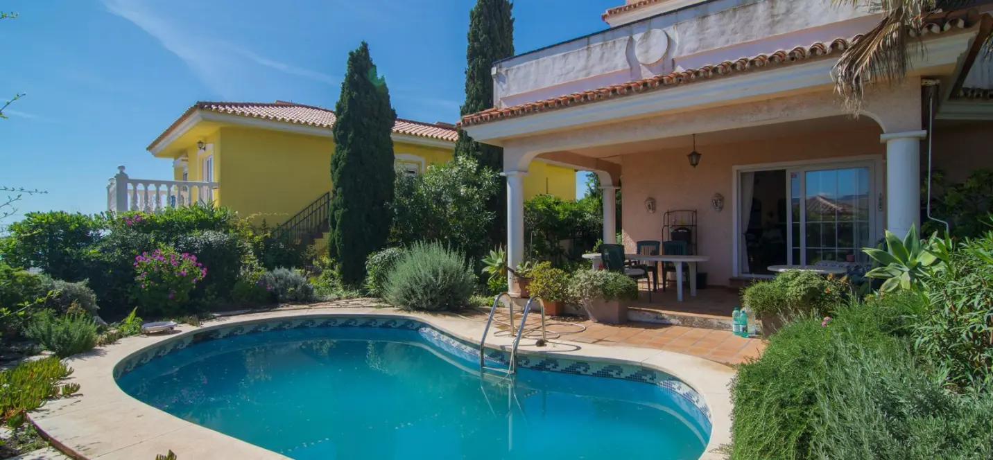 Sale of detached villa in Fuengirola 1