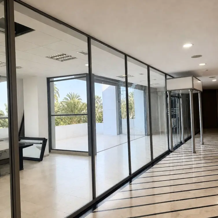 Venta de local comercial en Puerto Banús