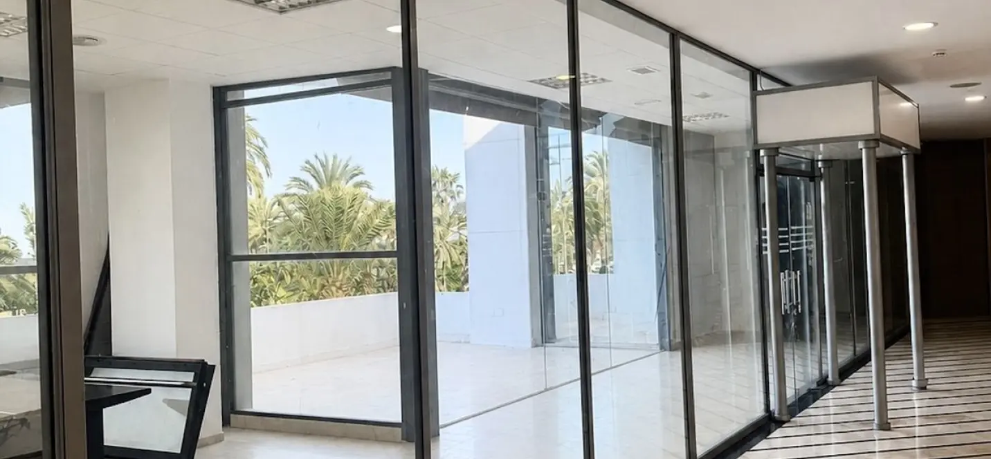 Venta de local comercial en Puerto Banús 2