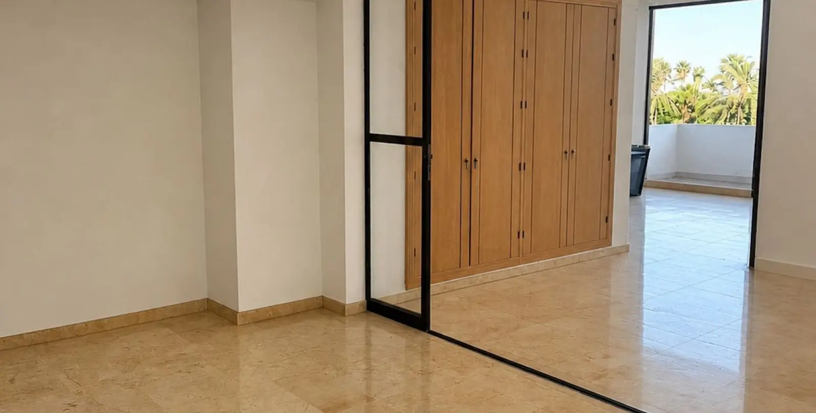 Sale of commercial premises in Puerto Banús 4