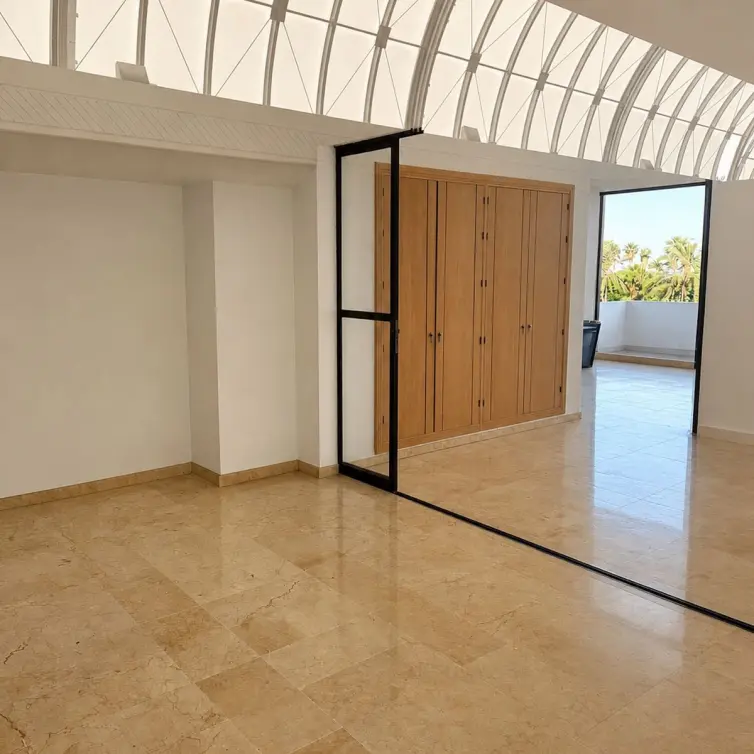 Venta de local comercial en Puerto Banús