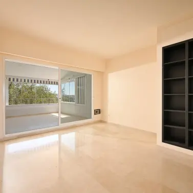 Venta de apartamento en planta media en Río Real