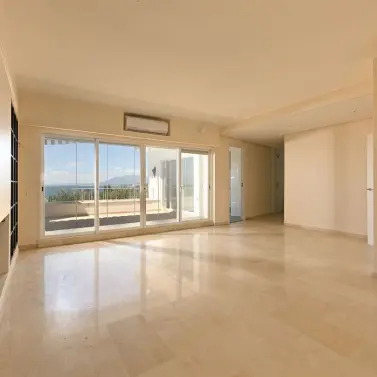Venta de apartamento en planta media en Río Real