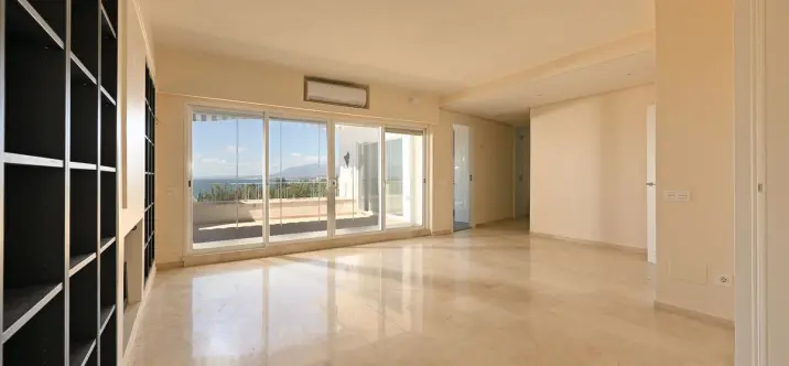 Venta de apartamento en planta media en Río Real 2