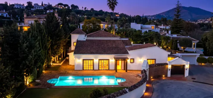 Venta de villa independiente en Nueva Andalucía 0