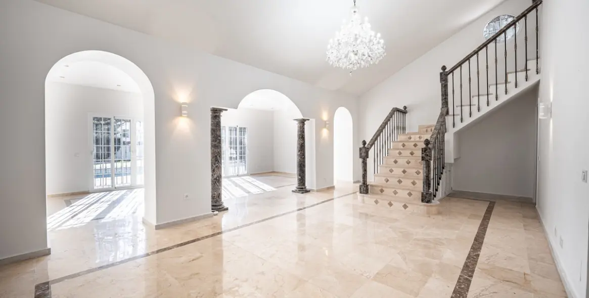 Sale of detached villa in Nueva Andalucía 2
