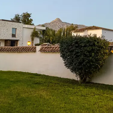 Venta de villa independiente en Nueva Andalucía