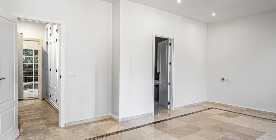Sale of detached villa in Nueva Andalucía 17