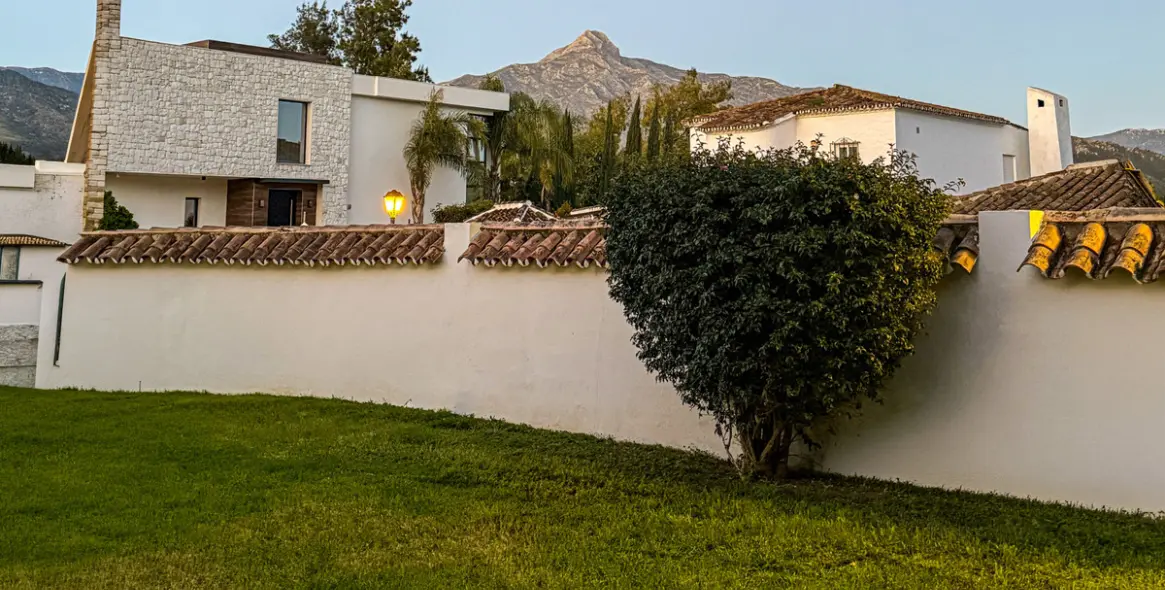 Venta de villa independiente en Nueva Andalucía 5