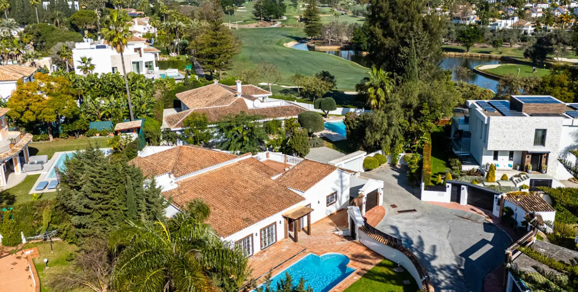 Venta de villa independiente en Nueva Andalucía 8