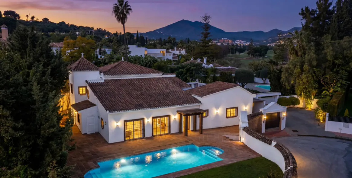 Venta de villa independiente en Nueva Andalucía 23