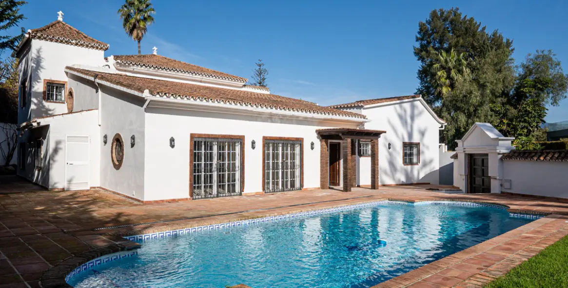 Venta de villa independiente en Nueva Andalucía 27