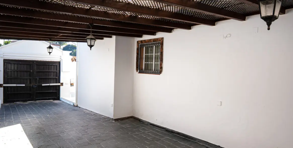 Venta de villa independiente en Nueva Andalucía 31