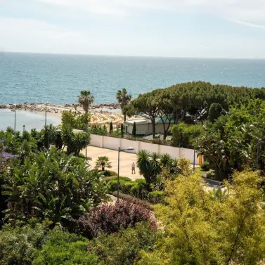 Venta de apartamento en planta media en Puerto Banús