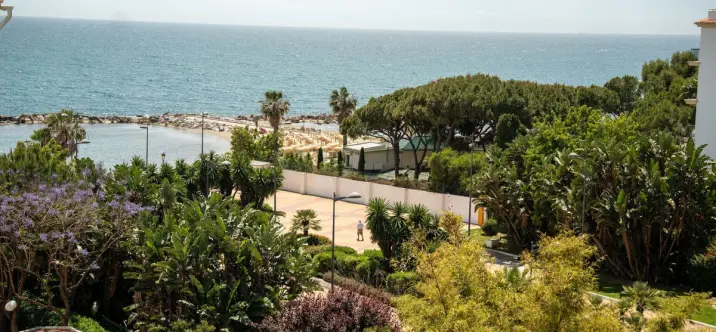 Venta de apartamento en planta media en Puerto Banús 0