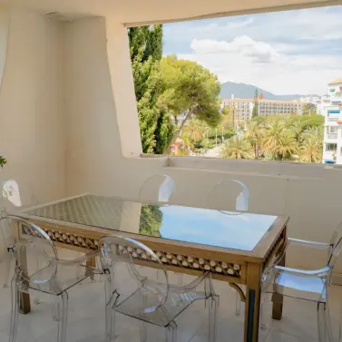 Venta de apartamento en planta media en Puerto Banús