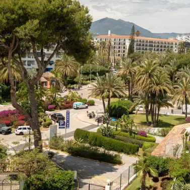 Venta de apartamento en planta media en Puerto Banús