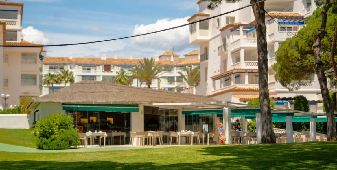 Sale of middle floor apartment in Puerto Banús 7