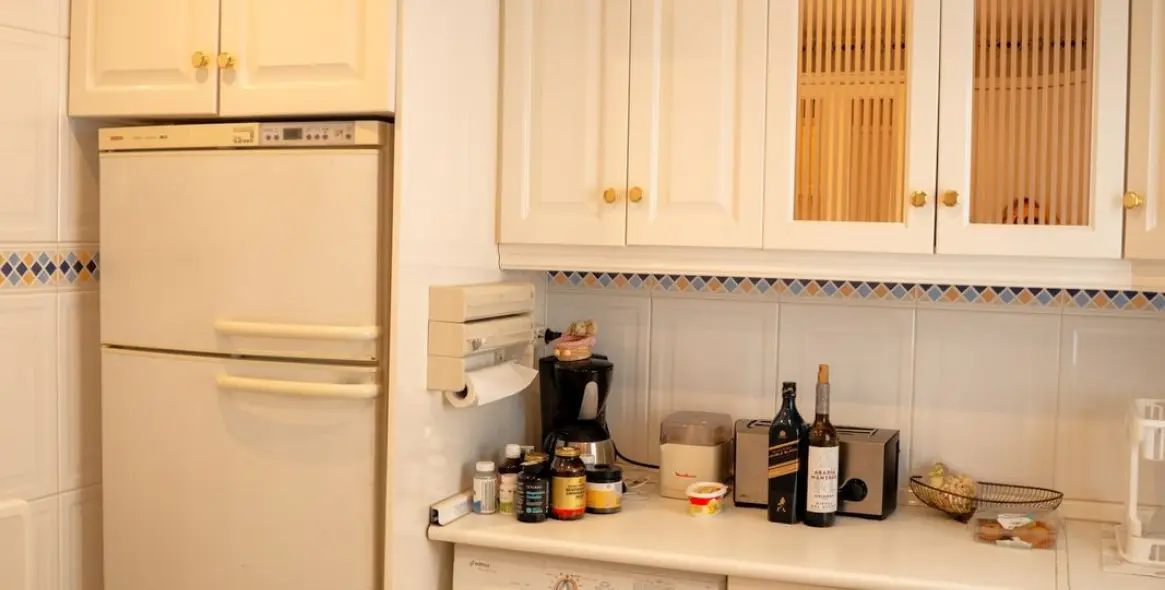 Sale of middle floor apartment in Puerto Banús 17