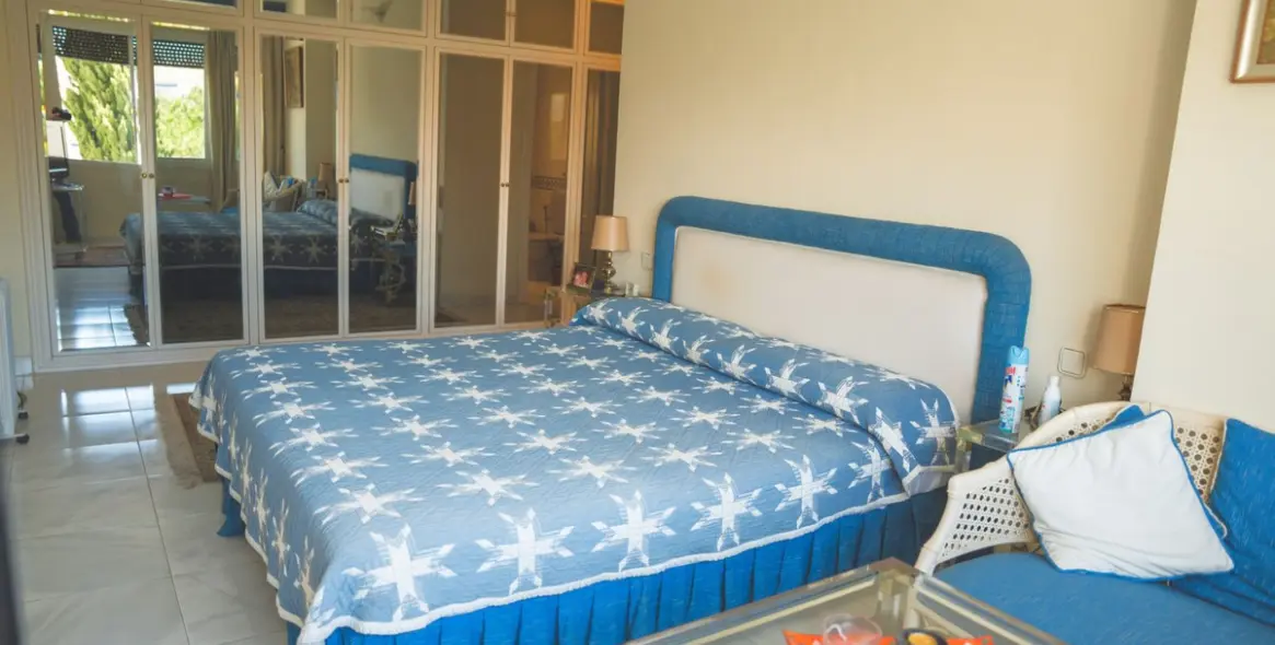 Sale of middle floor apartment in Puerto Banús 20
