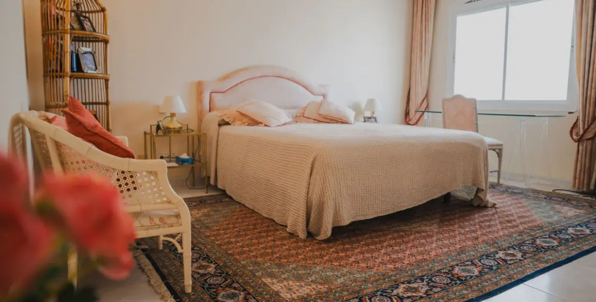 Sale of middle floor apartment in Puerto Banús 21