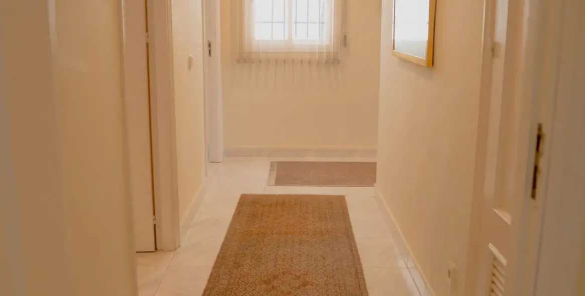 Sale of middle floor apartment in Puerto Banús 24