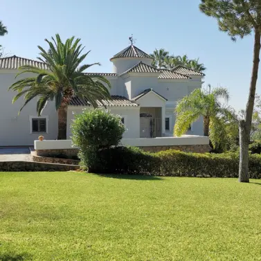 Venta de villa independiente en Estepona