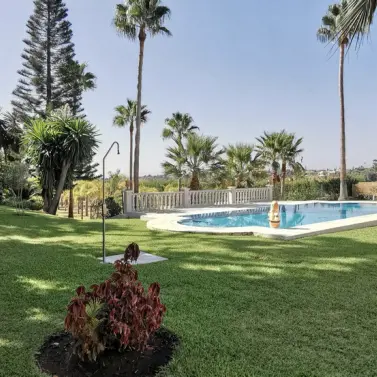 Venta de villa independiente en Estepona