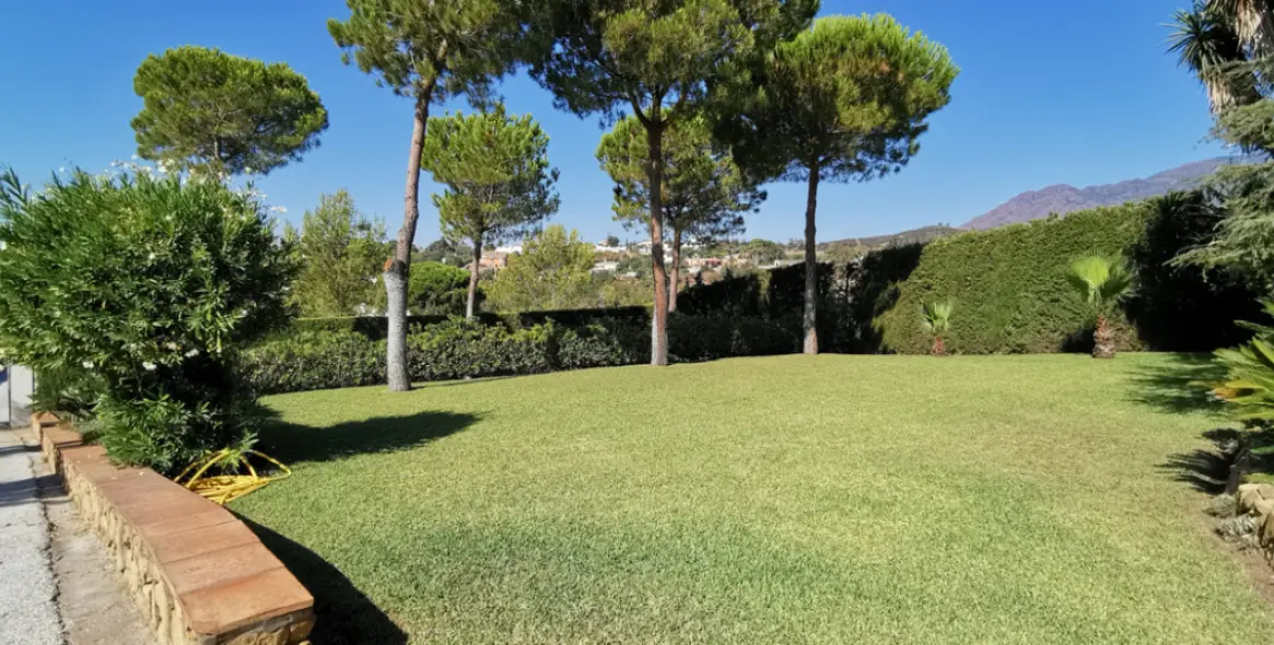 Sale of detached villa in Estepona 13