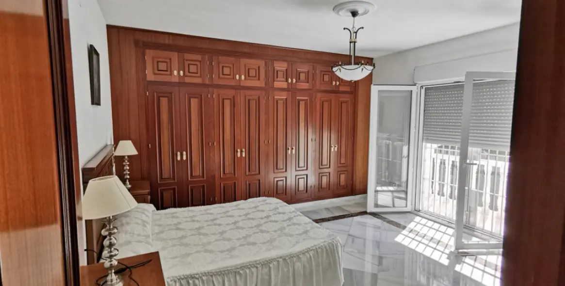 Sale of detached villa in Estepona 24