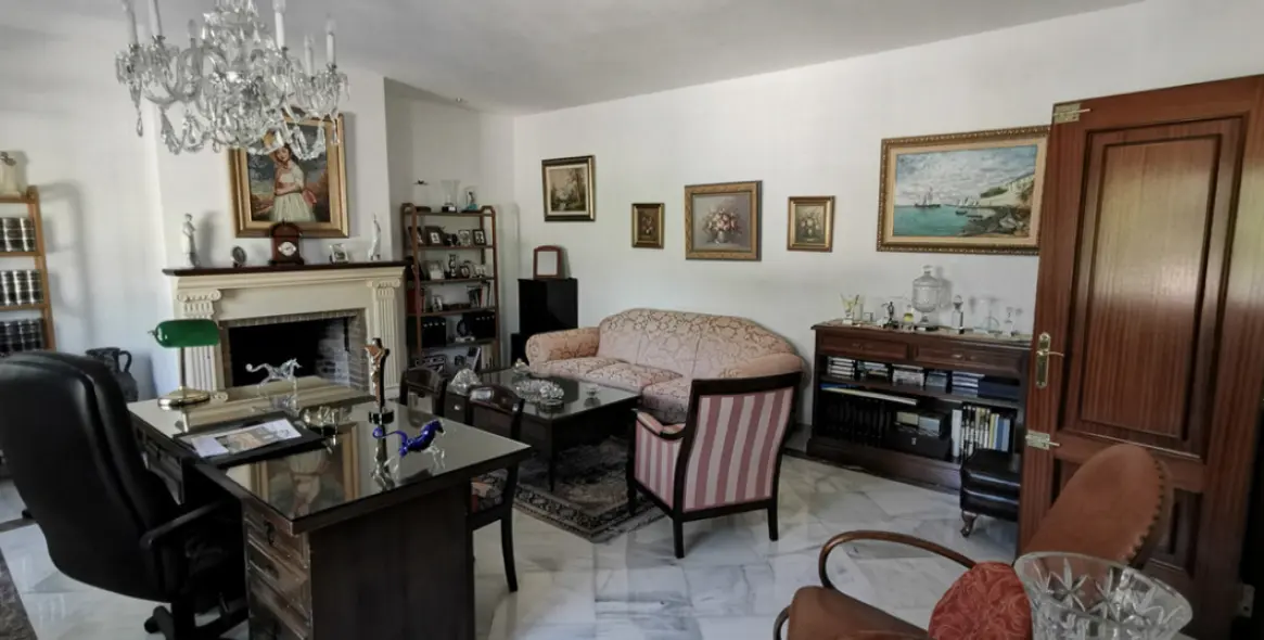 Sale of detached villa in Estepona 33