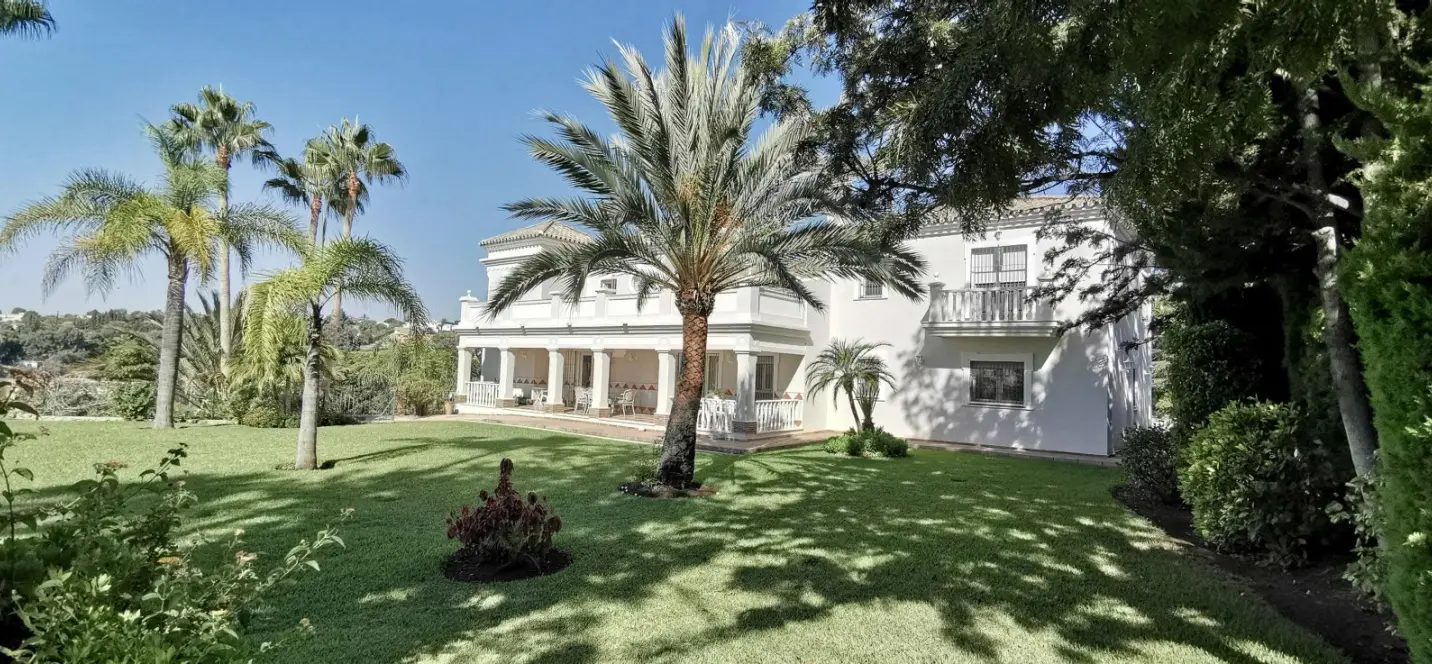Продажа  отдельно стоящей виллы в Estepona 2