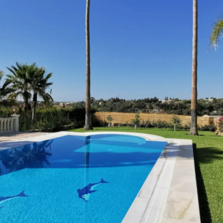Продажа  отдельно стоящей виллы в Estepona