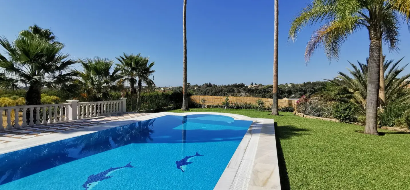 Продажа  отдельно стоящей виллы в Estepona 4
