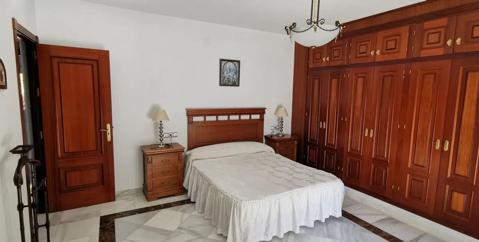 Продажа  отдельно стоящей виллы в Estepona 25