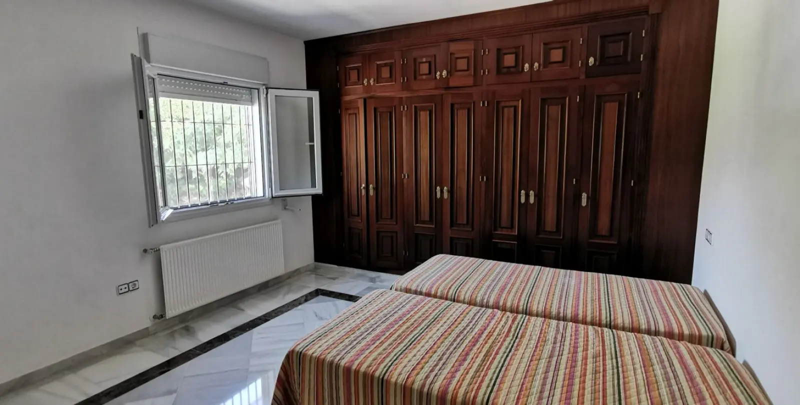 Продажа  отдельно стоящей виллы в Estepona 35