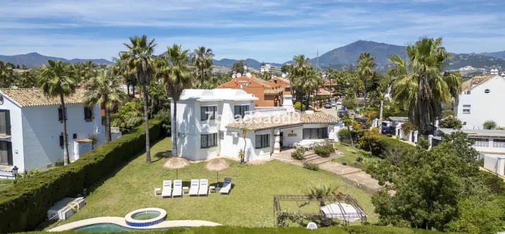 Long-term rent of detached villa in Atalaya 0