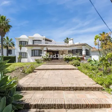Long-term rent of detached villa in Atalaya
