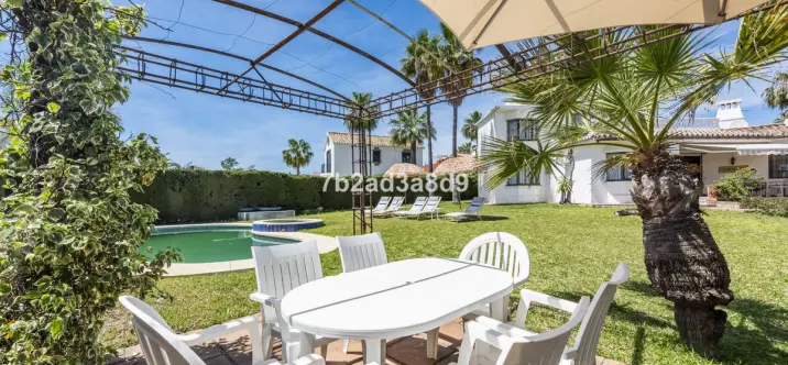 Long-term rent of detached villa in Atalaya 4
