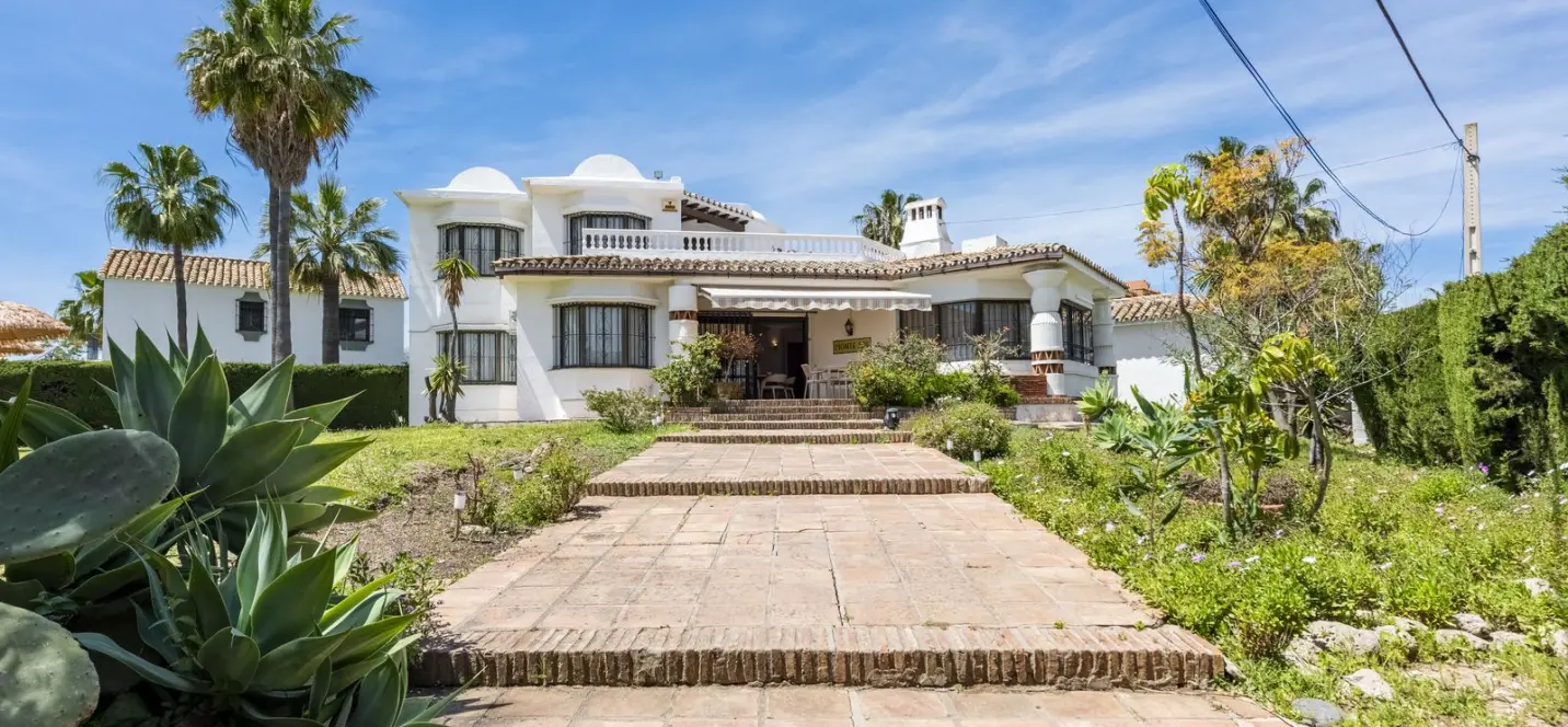 Long-term rent of detached villa in Atalaya 3