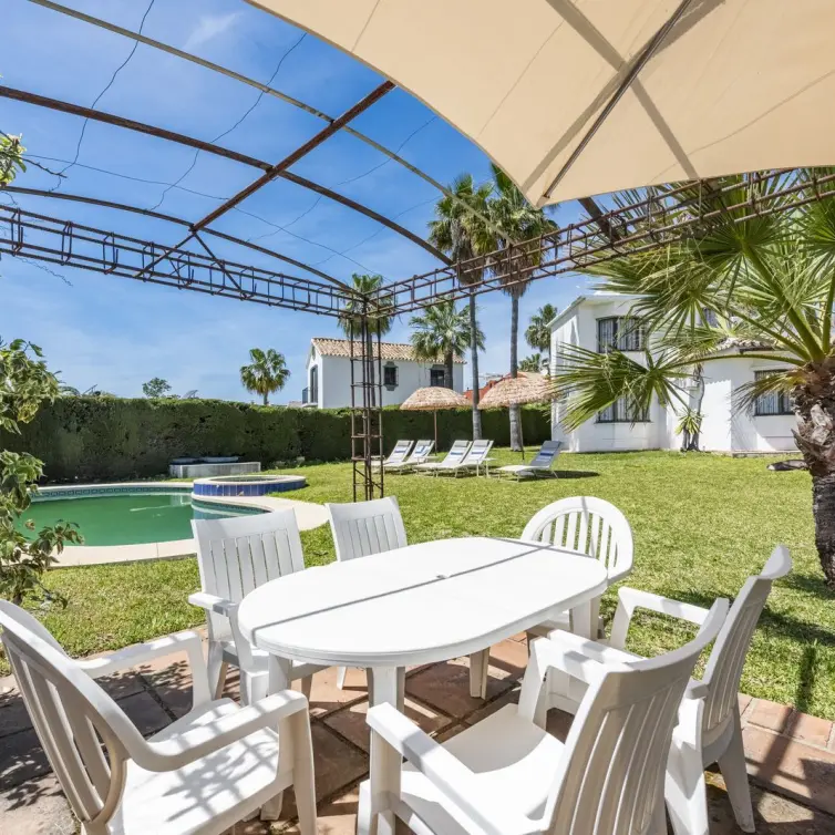 Long-term rent of detached villa in Atalaya