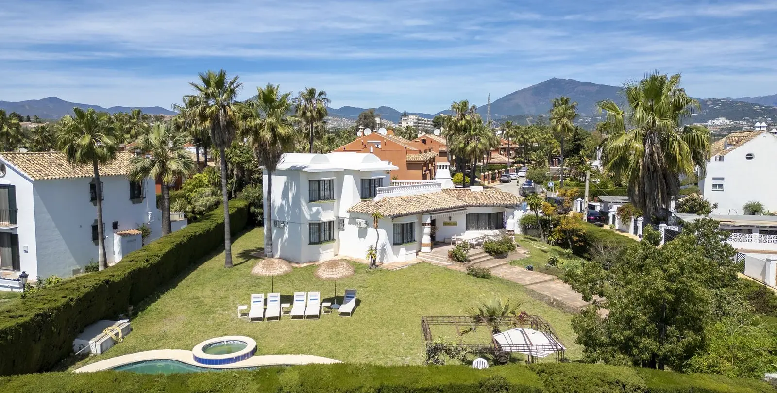 Sale of detached villa in Atalaya 1