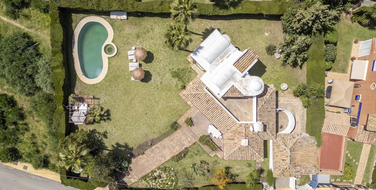 Sale of detached villa in Atalaya 2