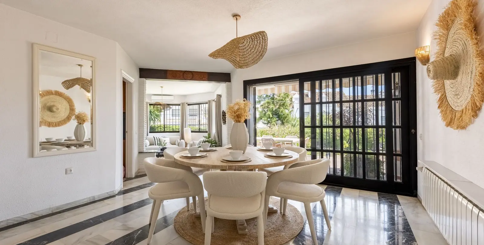 Sale of detached villa in Atalaya 11