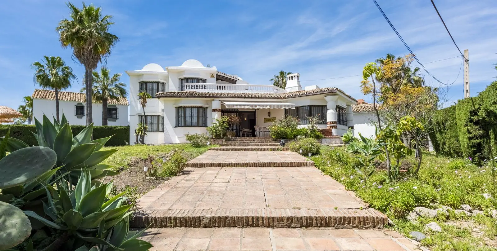Sale of detached villa in Atalaya 4